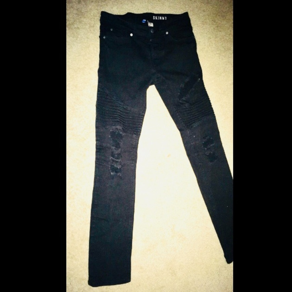 H&M men’s Black originally ripped jeans, size 30